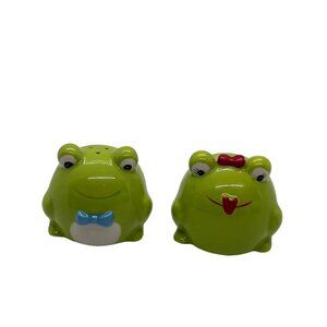 Frog Salt Pepper Shakers Set Green Ceramic Kissing Frogs Blue Bowtie Red Bow 2"